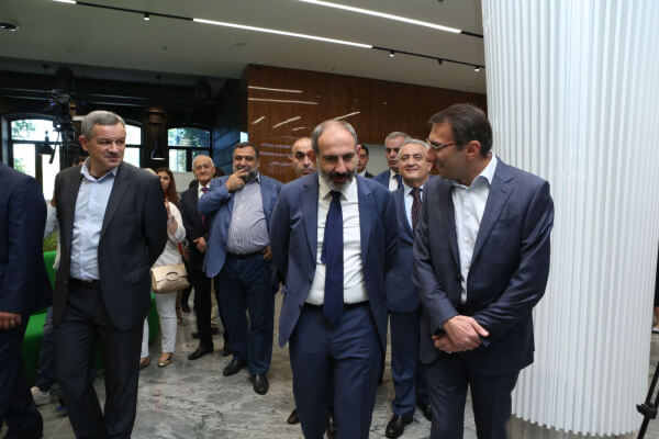 Nikol Pashinyan, Artak Hanesyan and Ruben Vardanyan in Ameria bank