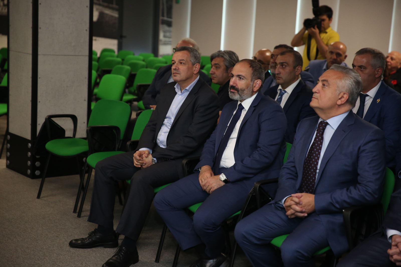 Nikol Pashinyan, Artak Hanesyan, Ruben Vardanyan in Kamar Business Center next to Ameria bank Kamar branch
